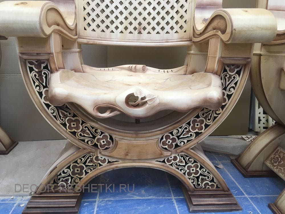 Резные кресла — фото «Decor-reshetki Резные Кресла Резиденция Валдай #12» на странице 1
